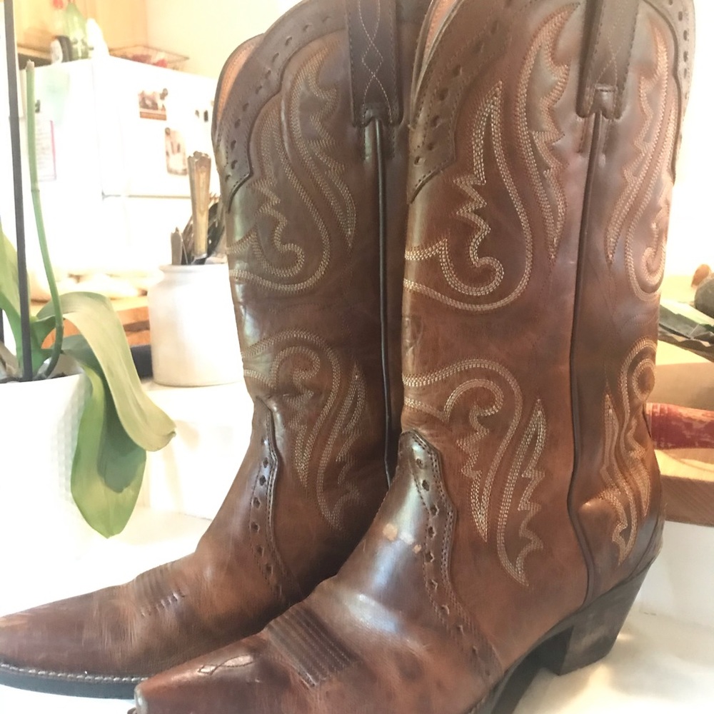 Ariat cowboy boots lightly used